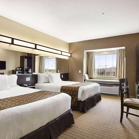 Microtel Inn & Suites By Wyndham Кембридж Экстерьер фото