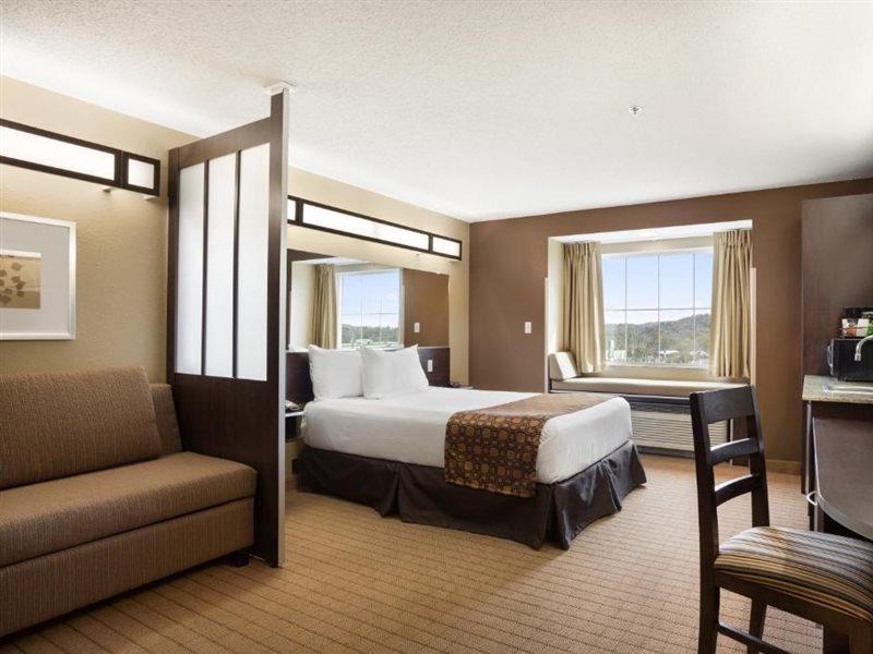 Microtel Inn & Suites By Wyndham Кембридж Экстерьер фото