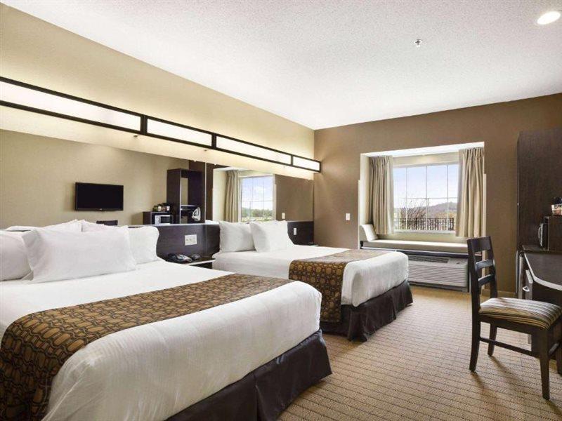 Microtel Inn & Suites By Wyndham Кембридж Экстерьер фото