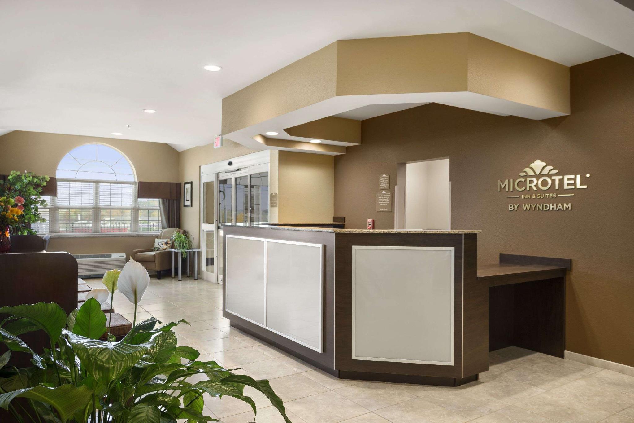 Microtel Inn & Suites By Wyndham Кембридж Экстерьер фото